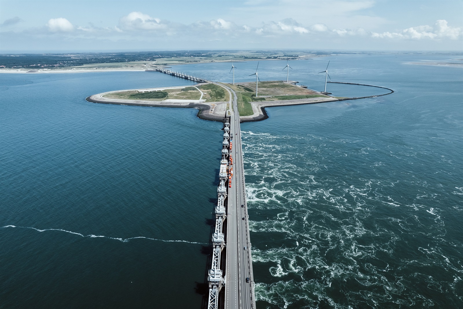 afsluitdijk firesland zuiderzee nederland