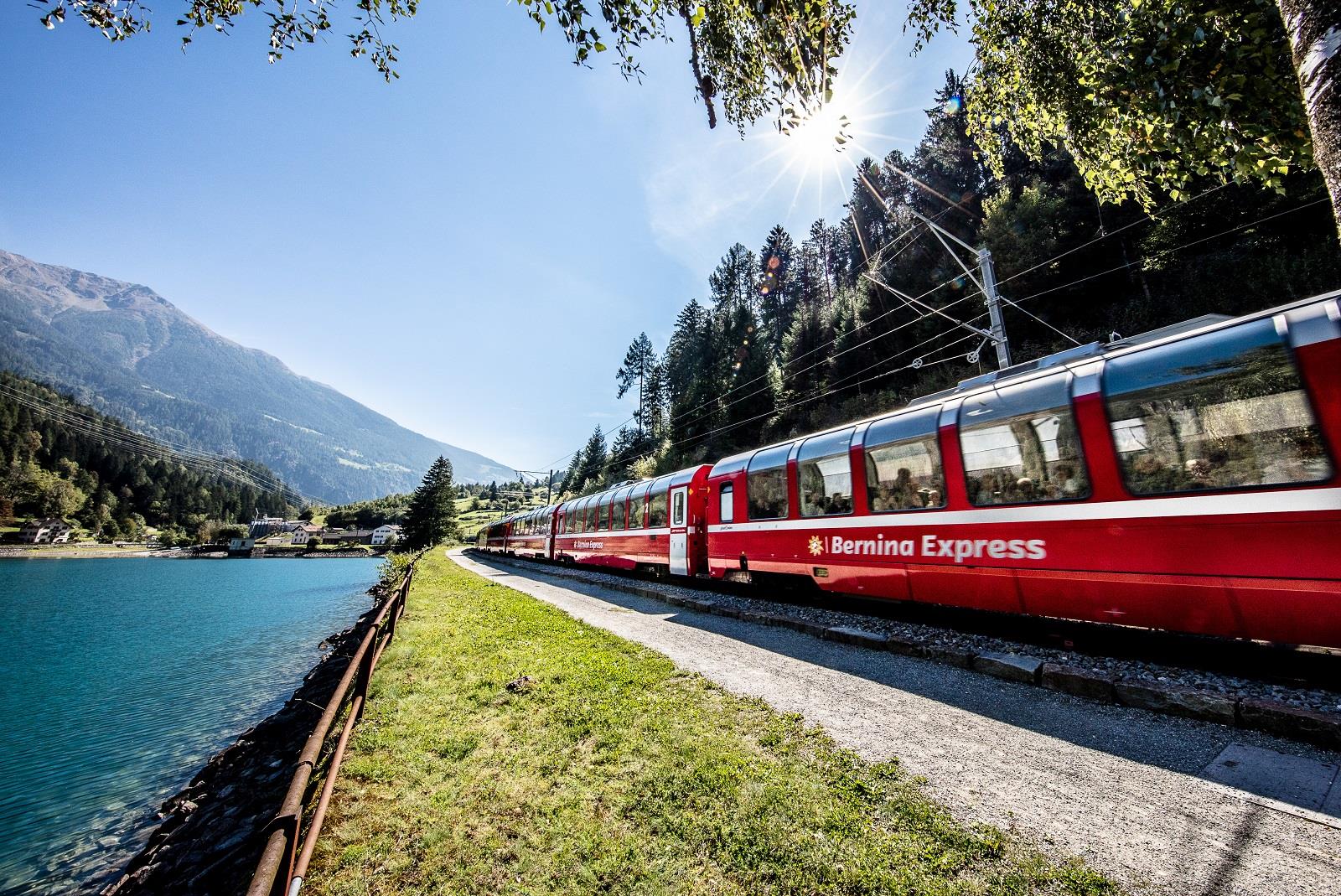 bernina express lago poschiavo suisse