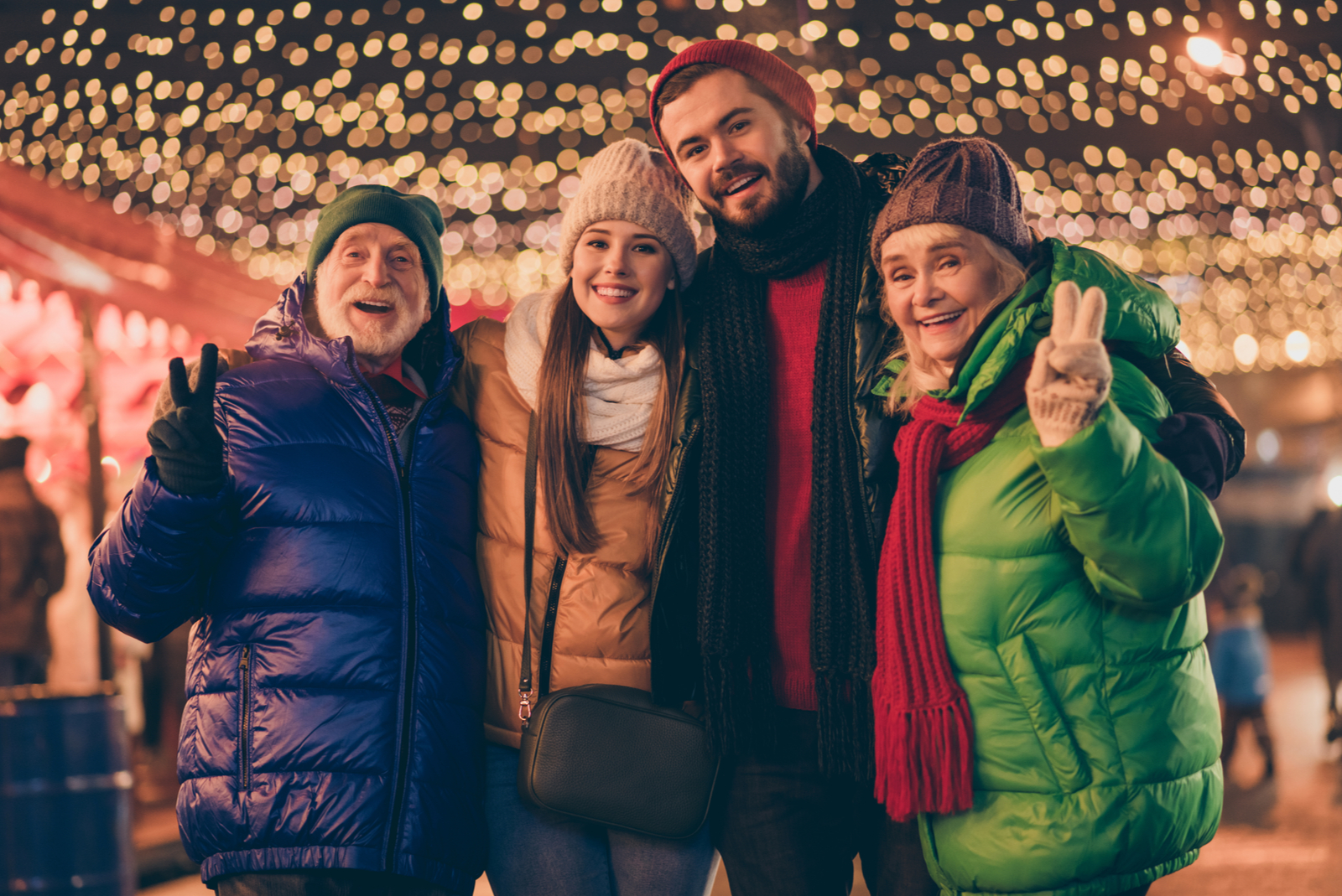 familie op kerstmarkt