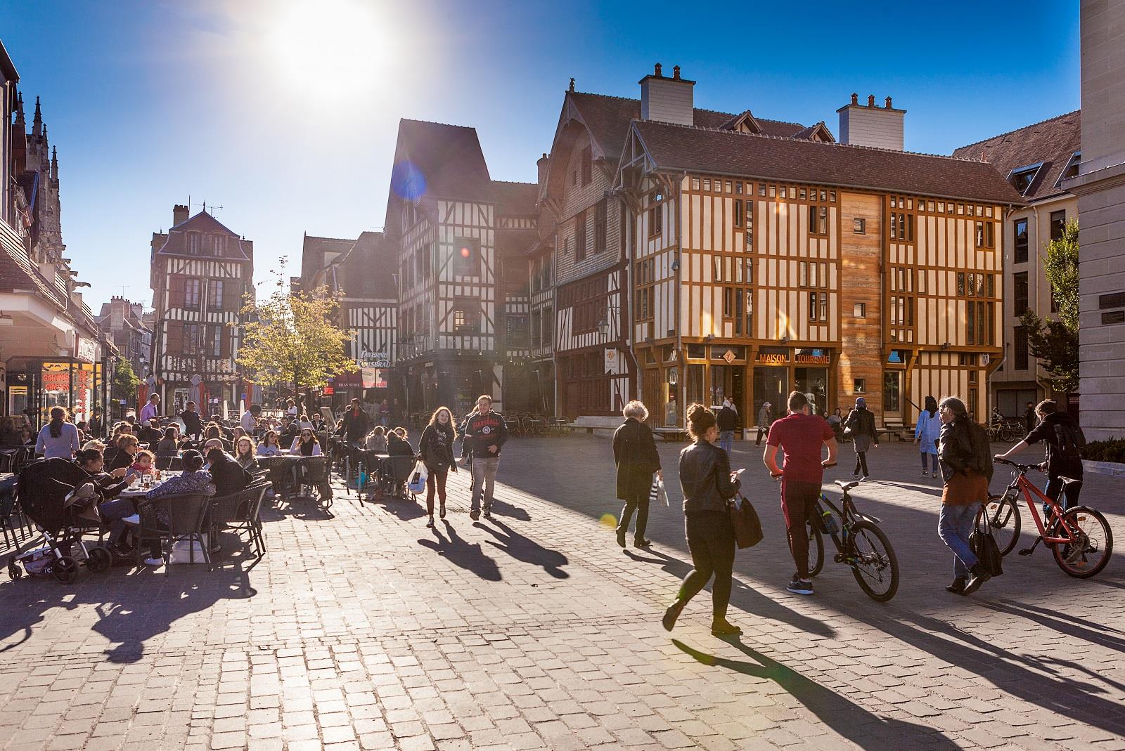 rue champeaux in troyes