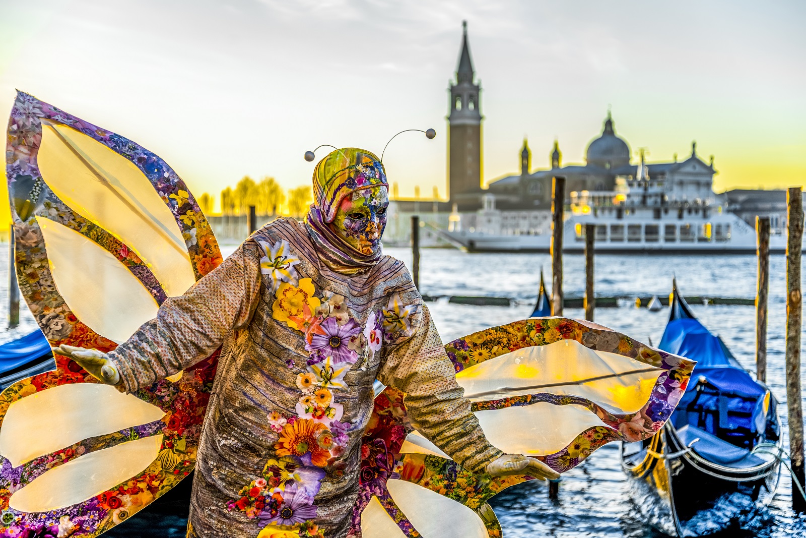 gemaskerde vrouw carnaval in venetie