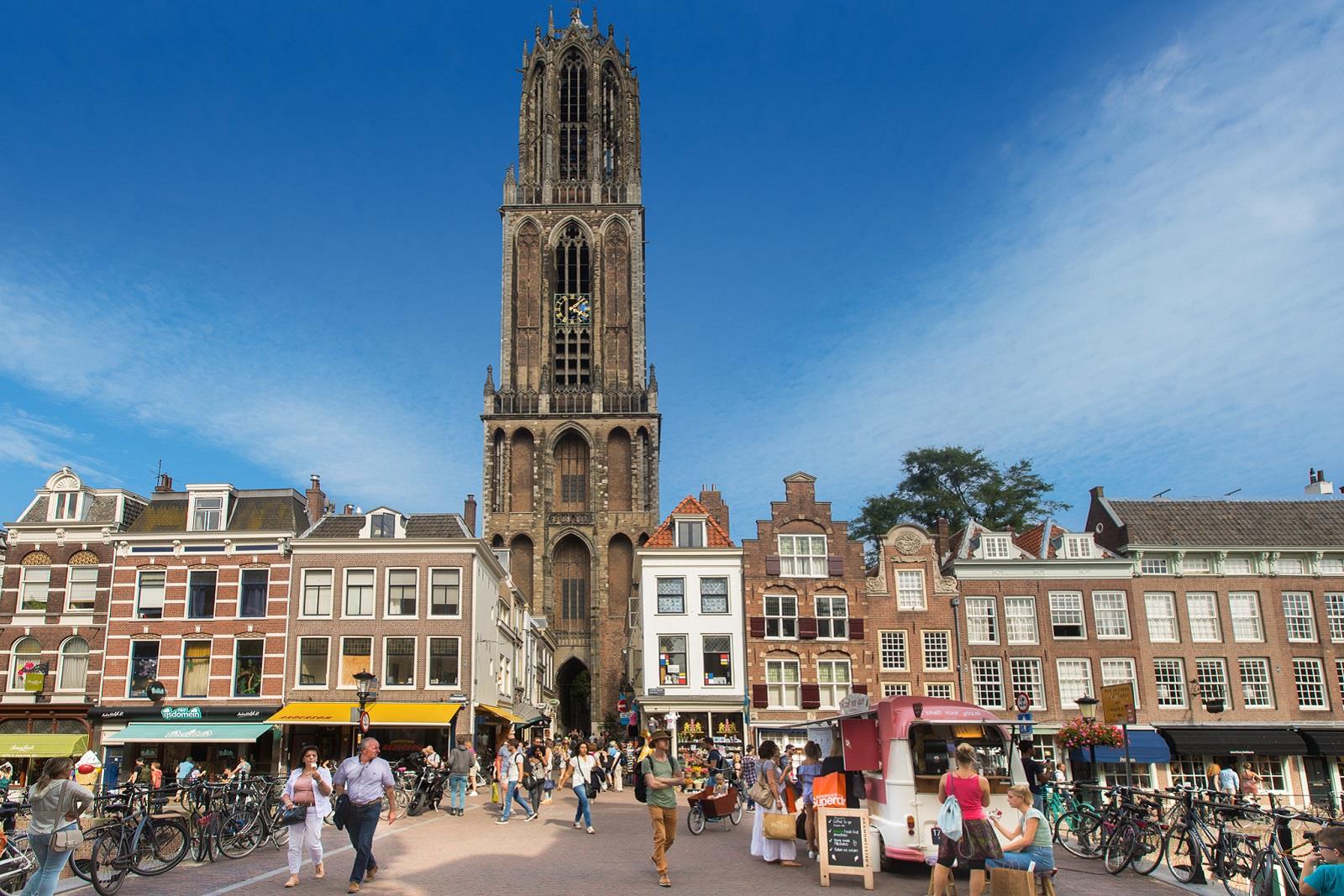 utrecht dom in de zomer