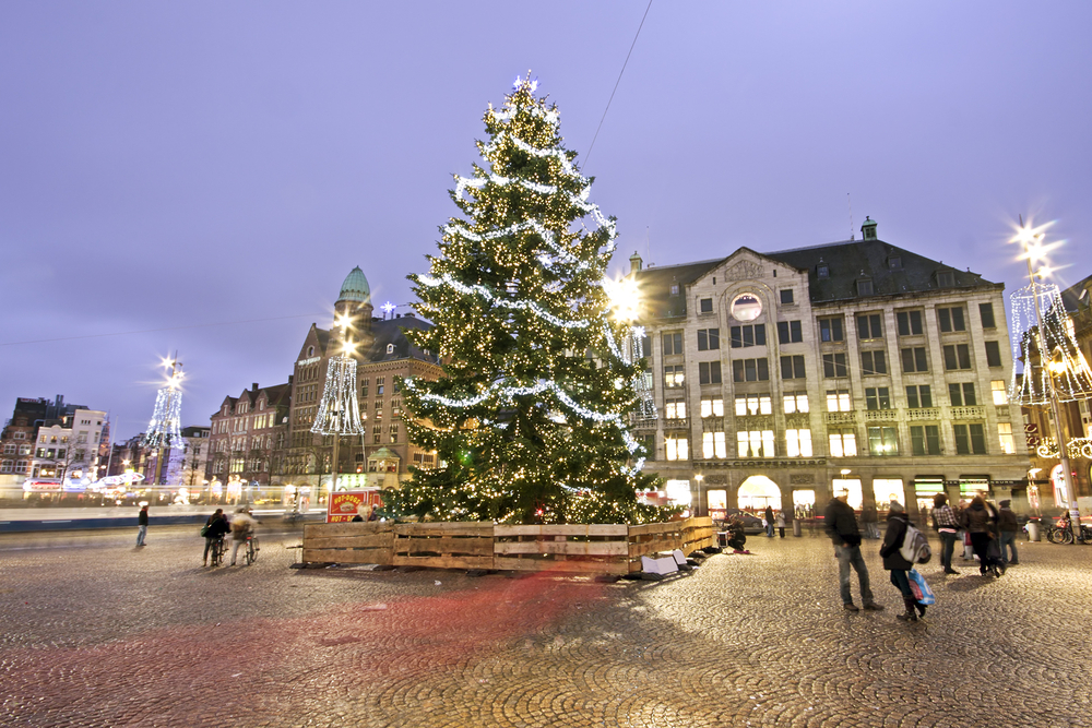 kerstboom op de dam in amsterdam