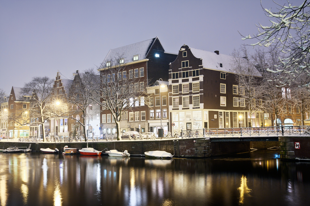 amsterdam sneeuw avond