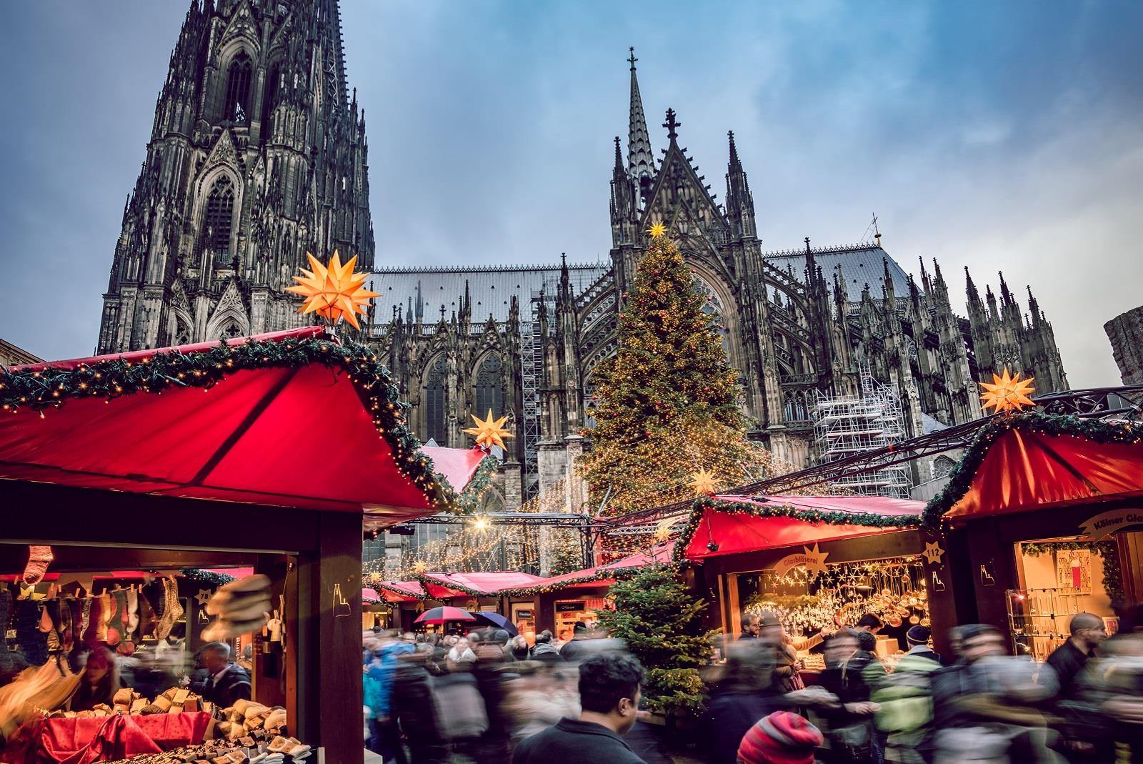 kerstmarkt aan de dom van keulen