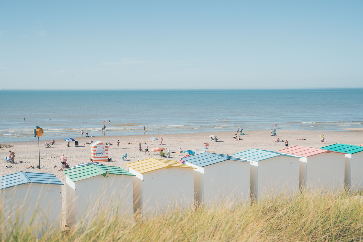 strandcabines op het strand van de haan wenduine