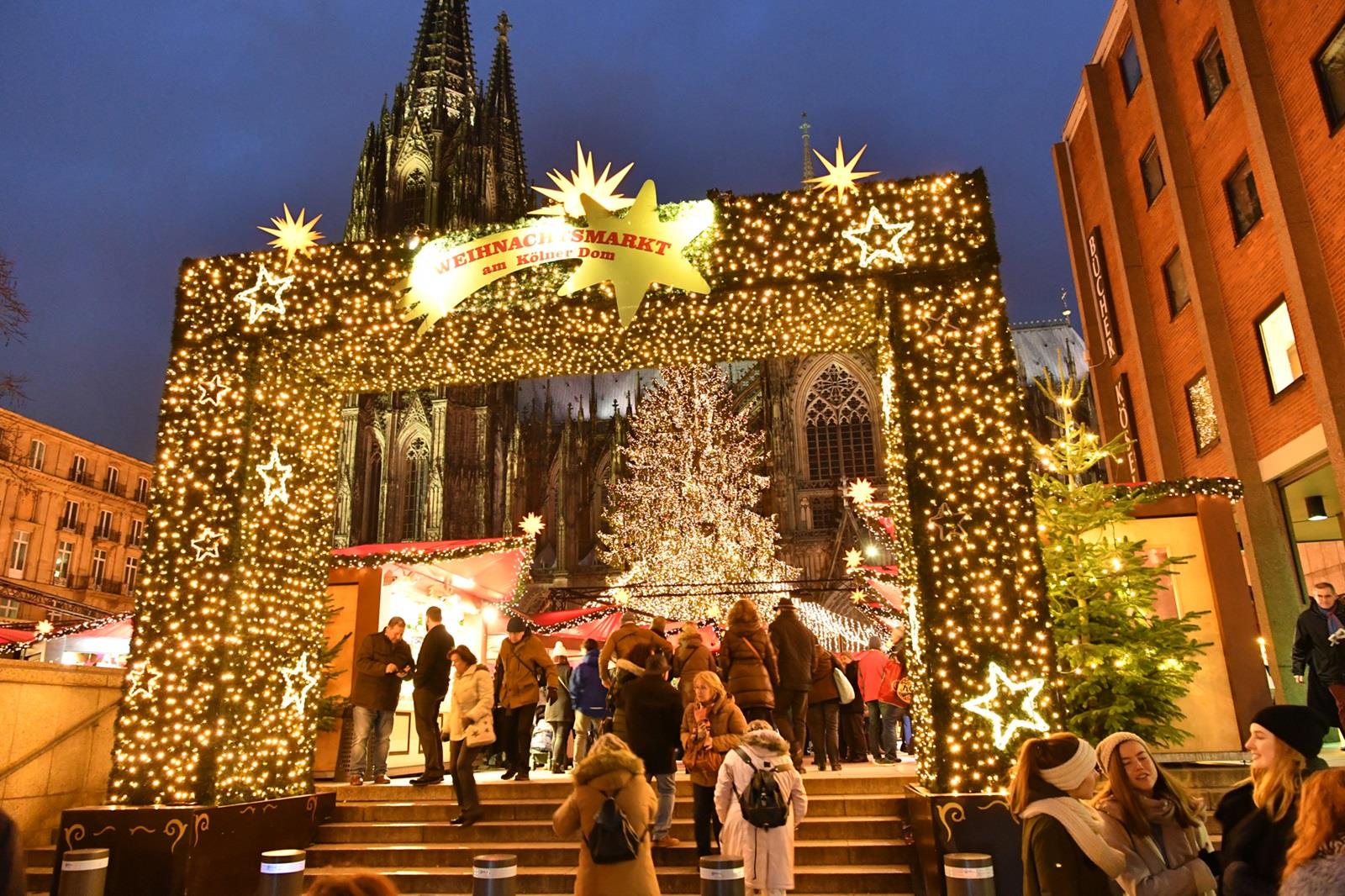 ingang kerstmarkt dom keulen