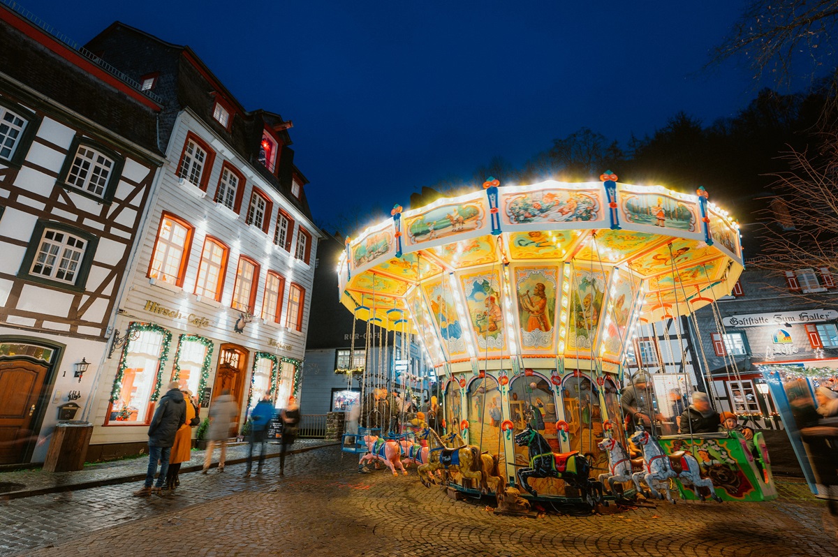 Monschau Weihnachtsmarkt Kettenkarussell