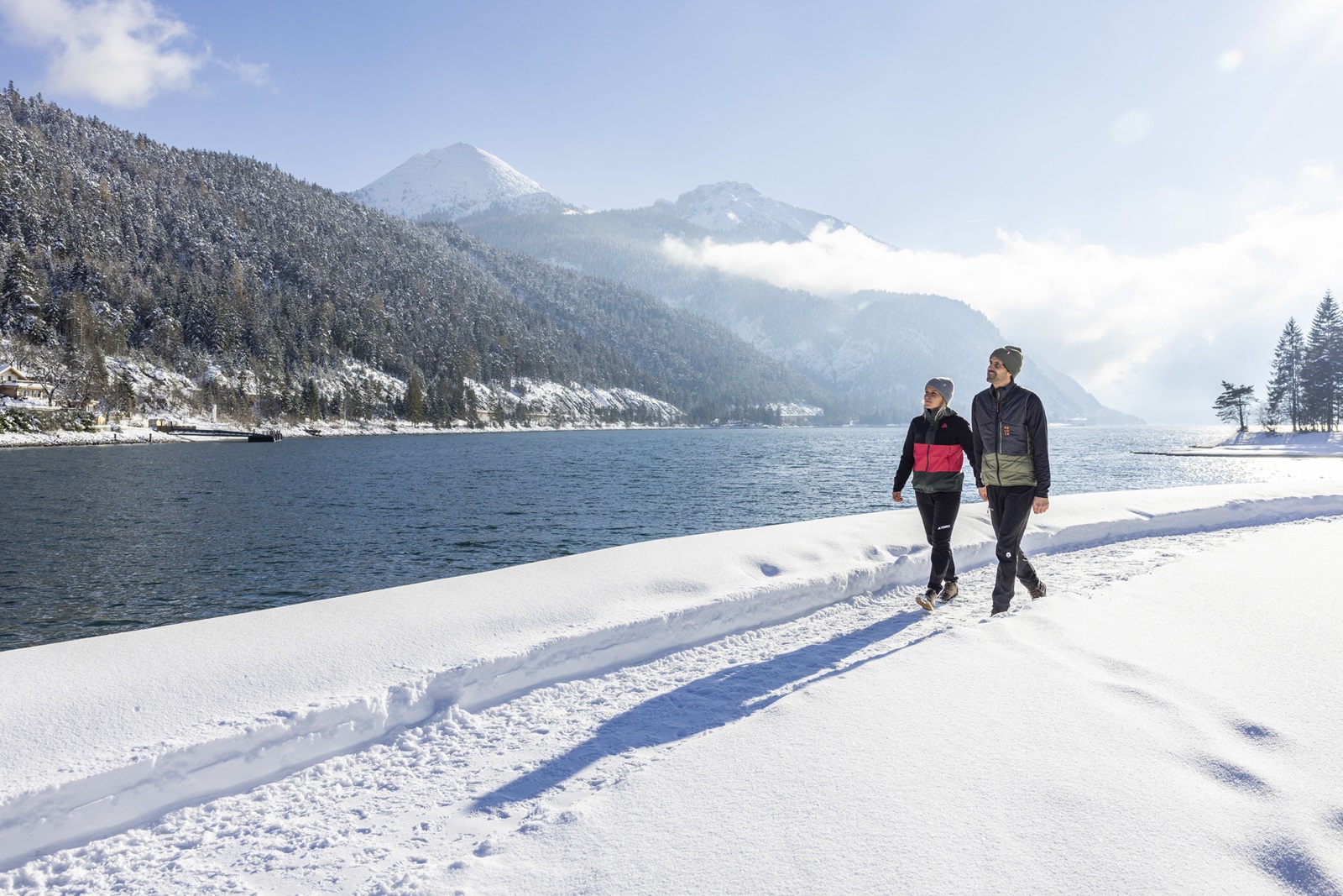 wandelen aan de achensee in achenkirch