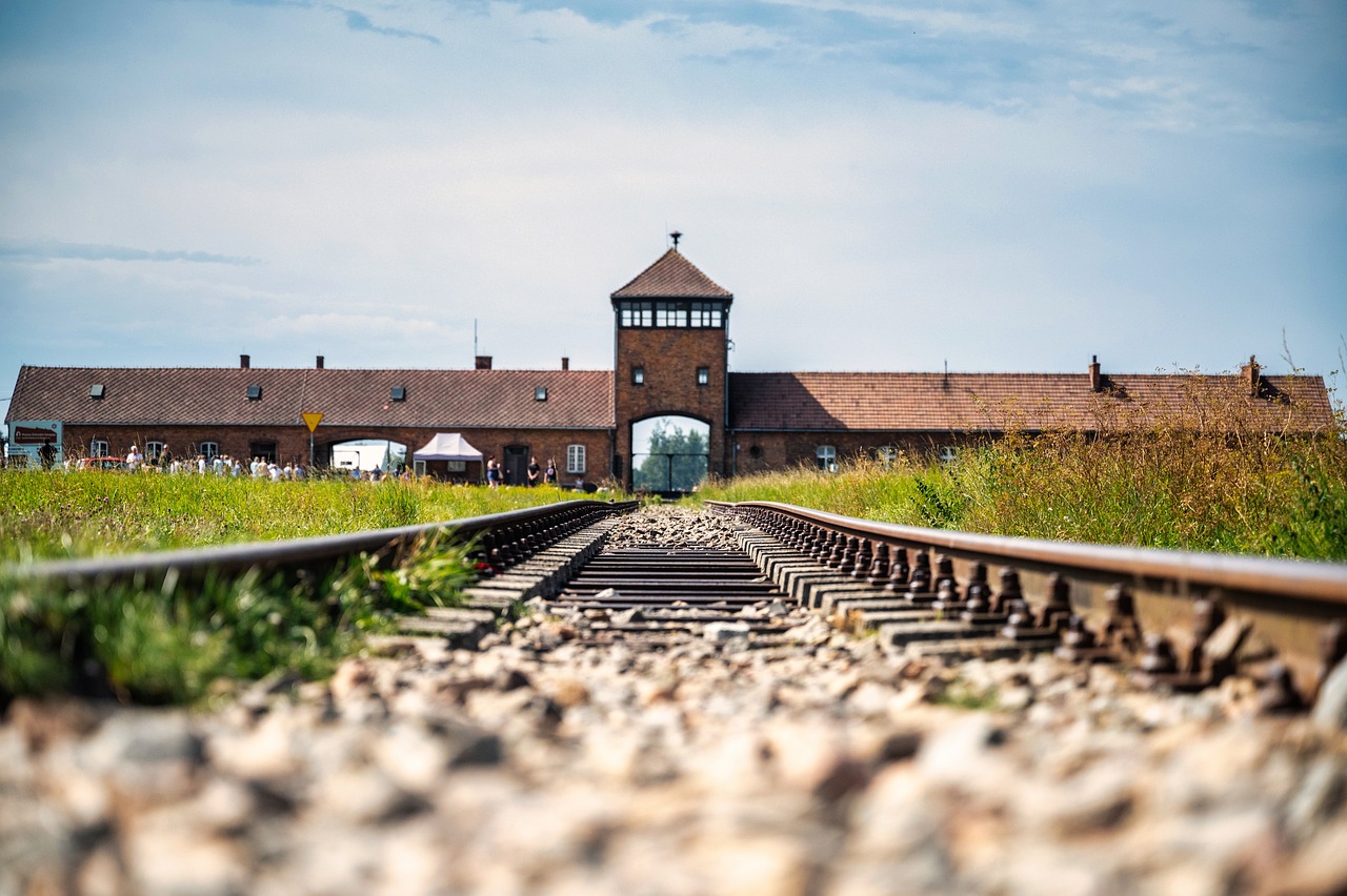 auschwitz entrance