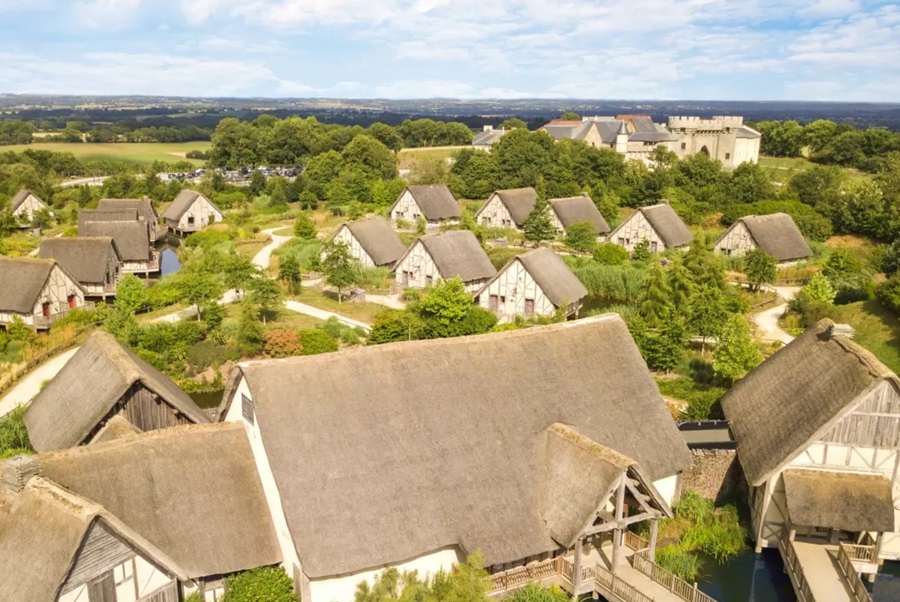 les îles de clovis hotel du puy du fou