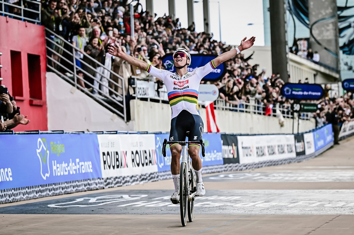 mathieu van der pool wins paris roubaix