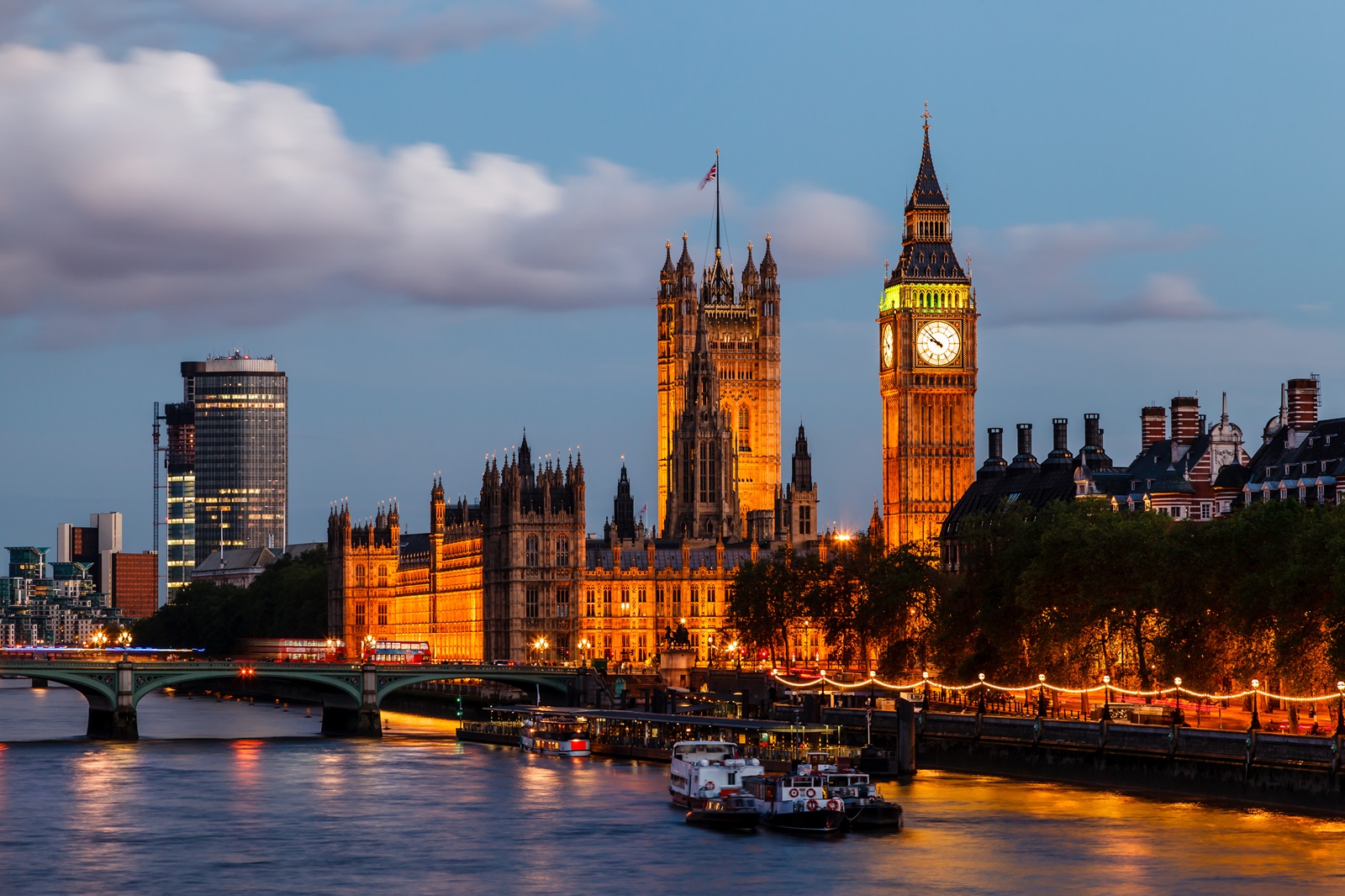 zicht op london westminster bridge en big ben 